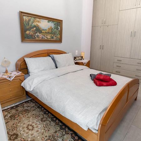 Byt Downtown Flat ลาริซา ภายนอก รูปภาพ