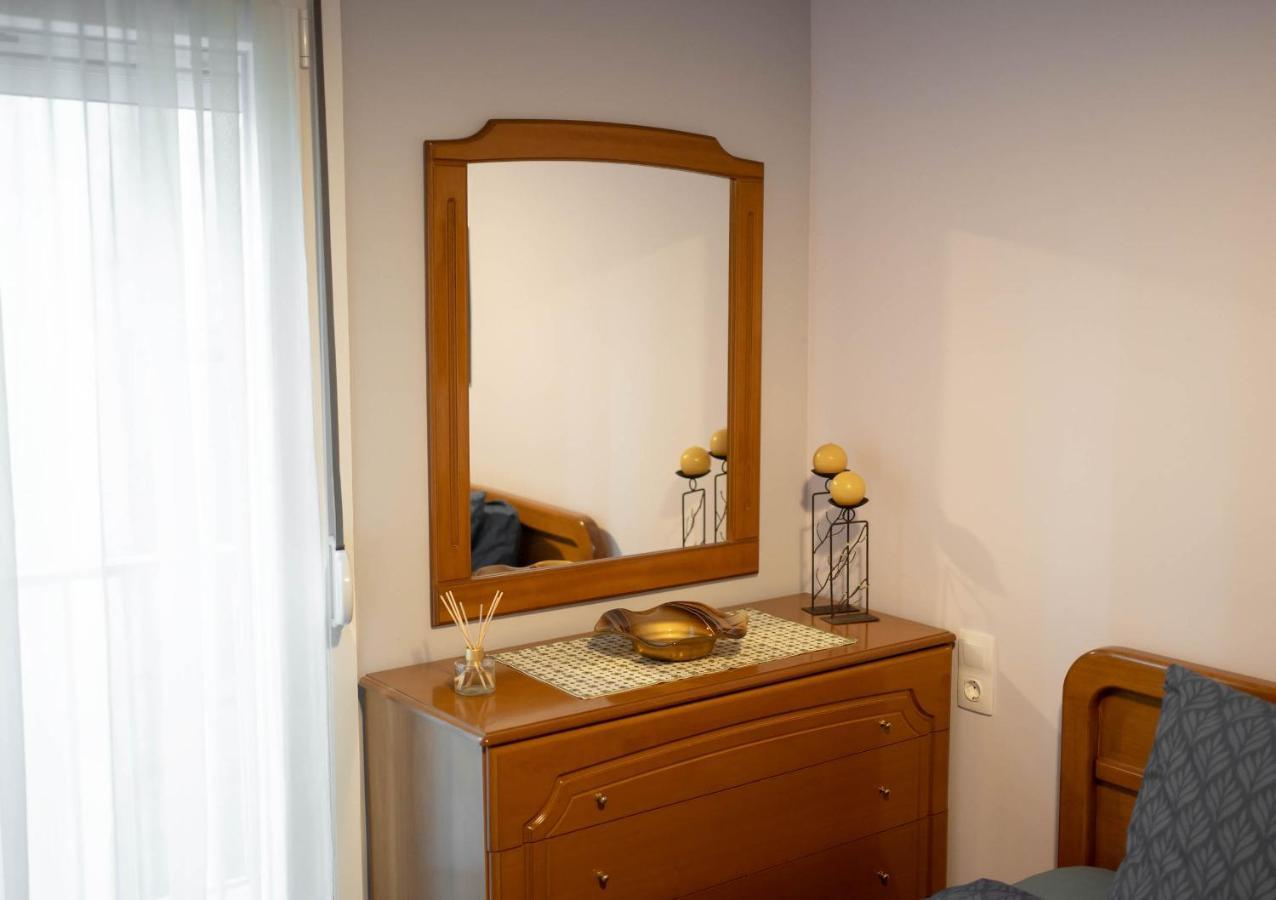 Byt Downtown Flat ลาริซา ภายนอก รูปภาพ
