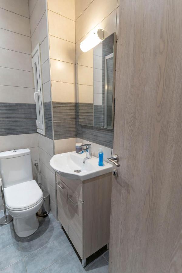 Byt Downtown Flat ลาริซา ภายนอก รูปภาพ