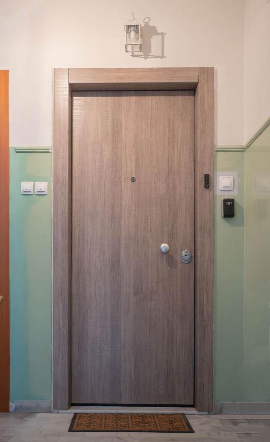 Byt Downtown Flat ลาริซา ภายนอก รูปภาพ
